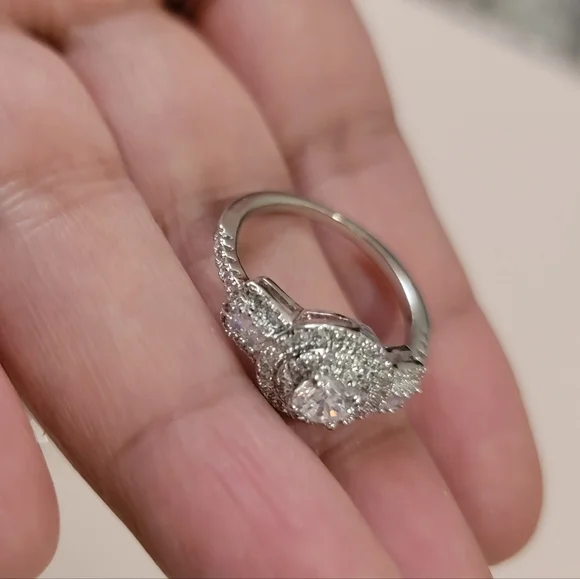 A set of beautiful rings ❤️ - Picture 5 of 6